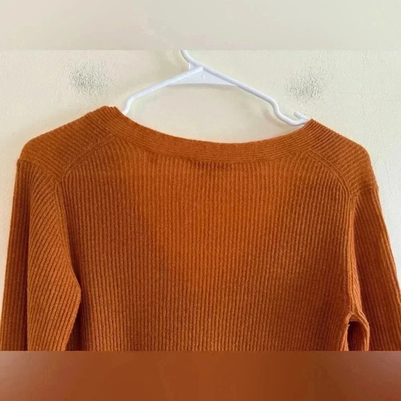 Vince Lightweight Cashmere Long Sleeve V-Neck Henley Sweater (00571) - Picture 9 of 13